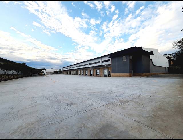 7,821M² WAREHOUSE TO LET IN KOSMOSDAL
